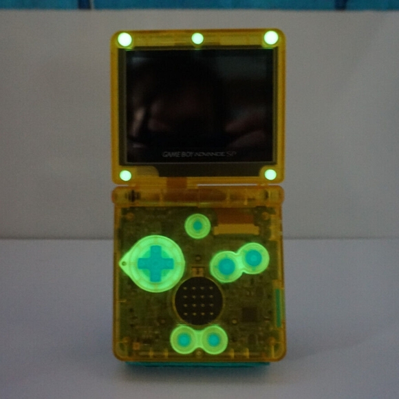 Clear Yellow with Glowing Buttons Nintendo Game Boy Advance SP AGS-101 GBA SP - Picture 4 of 10